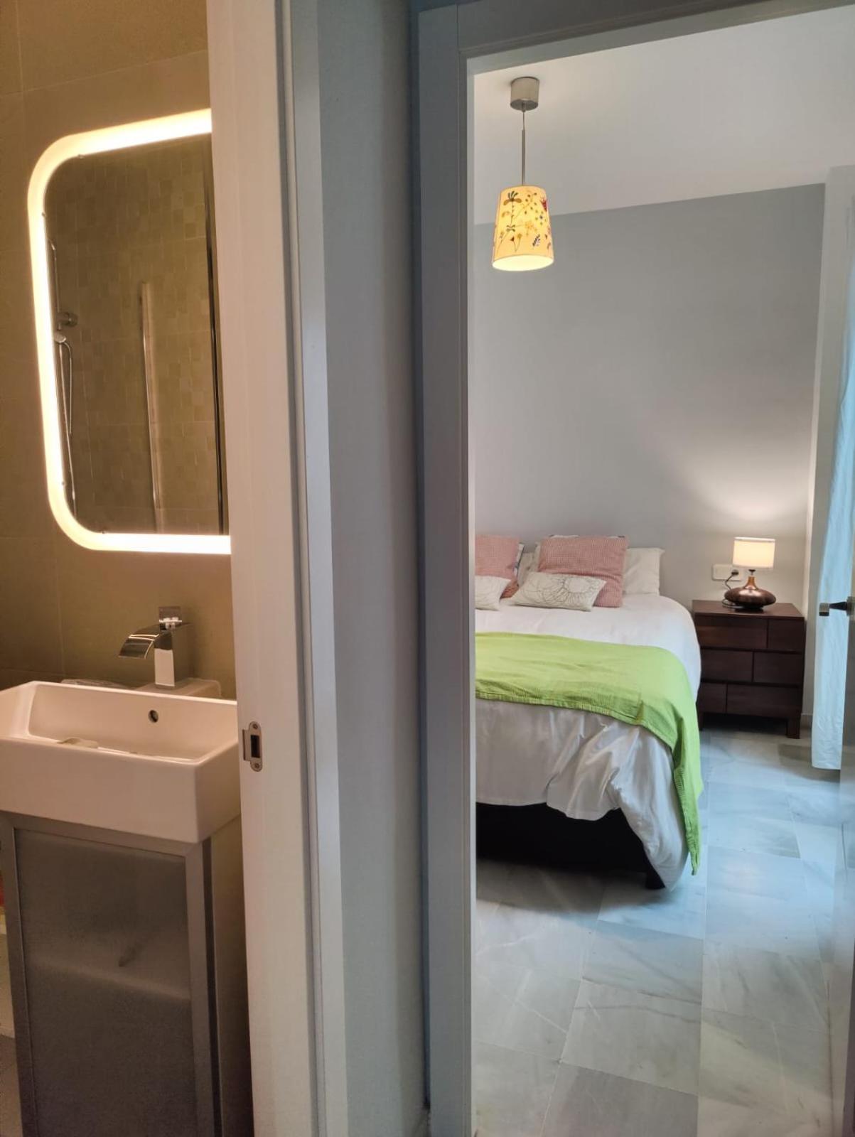 Luminoso Apartamento Exterior Con Balcon Y Patio En Centro Historico Feria-Alameda Seville Ngoại thất bức ảnh